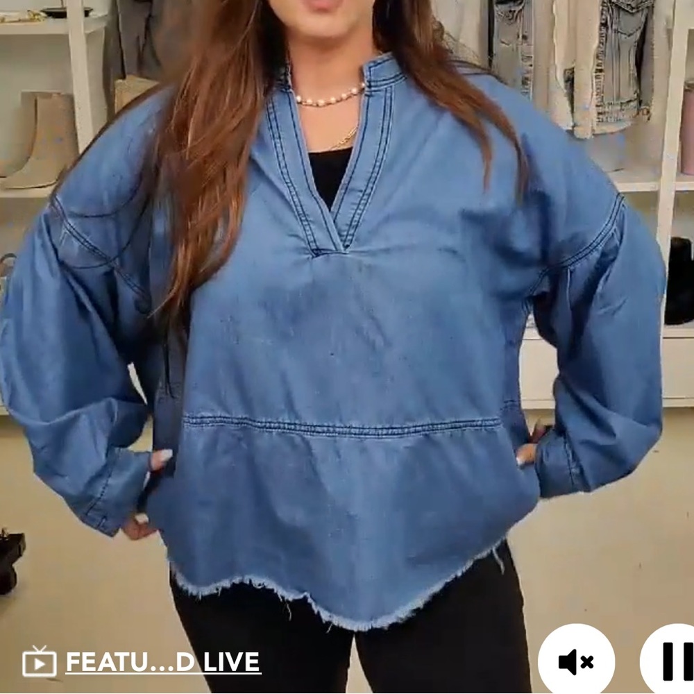 NWOT CHAMBRAY JEAN TOP